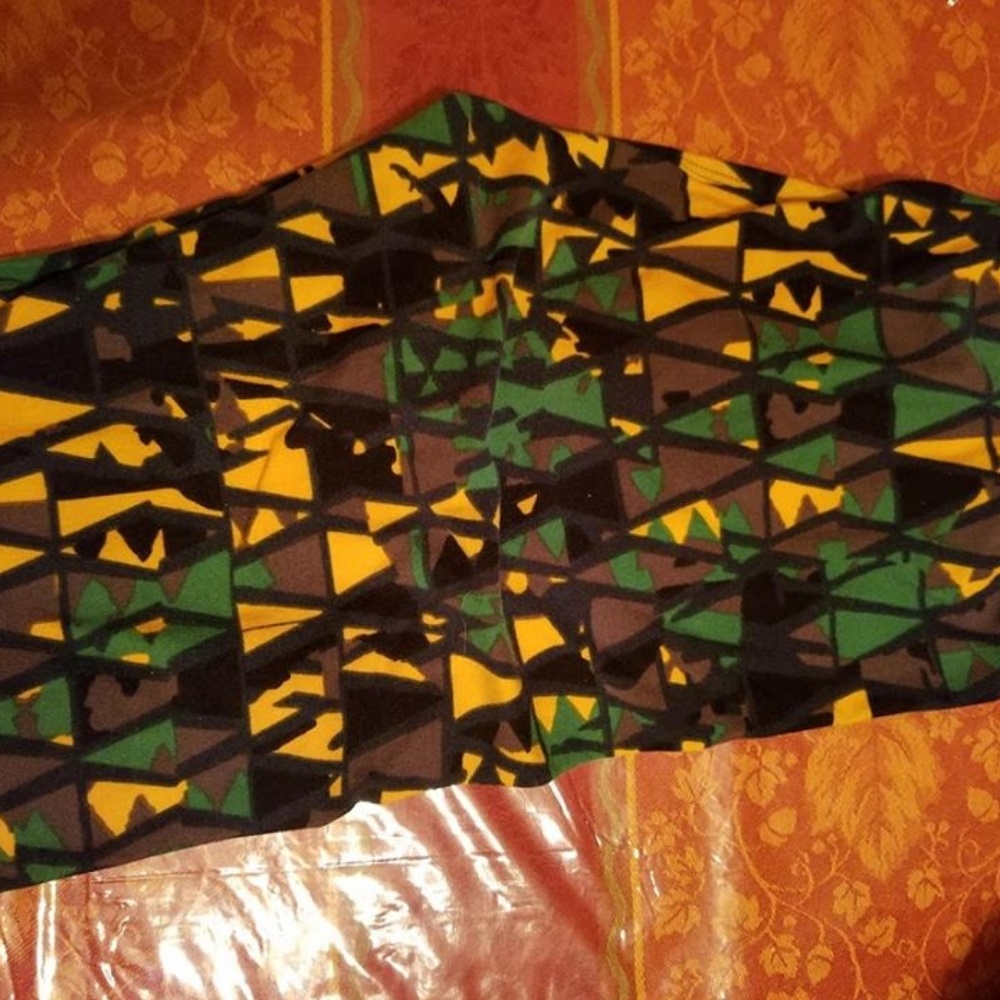 LulaRoe OS Leggings. Geometric Triangles. Size OS